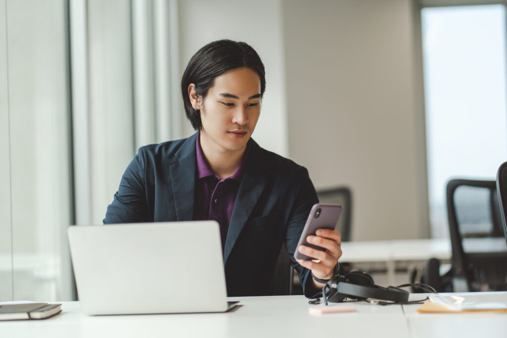 Employee using self-service HRMS in crisis management tools to stay operational.